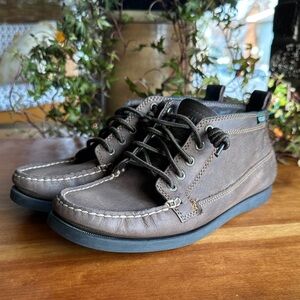 Eastland Seneca brown nubuck leather chukka boot. Size 7